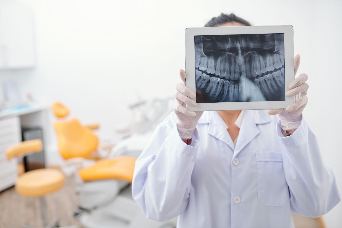Dentist Checking Teeth X Ray 2021 09 01 15 27 14 Utc