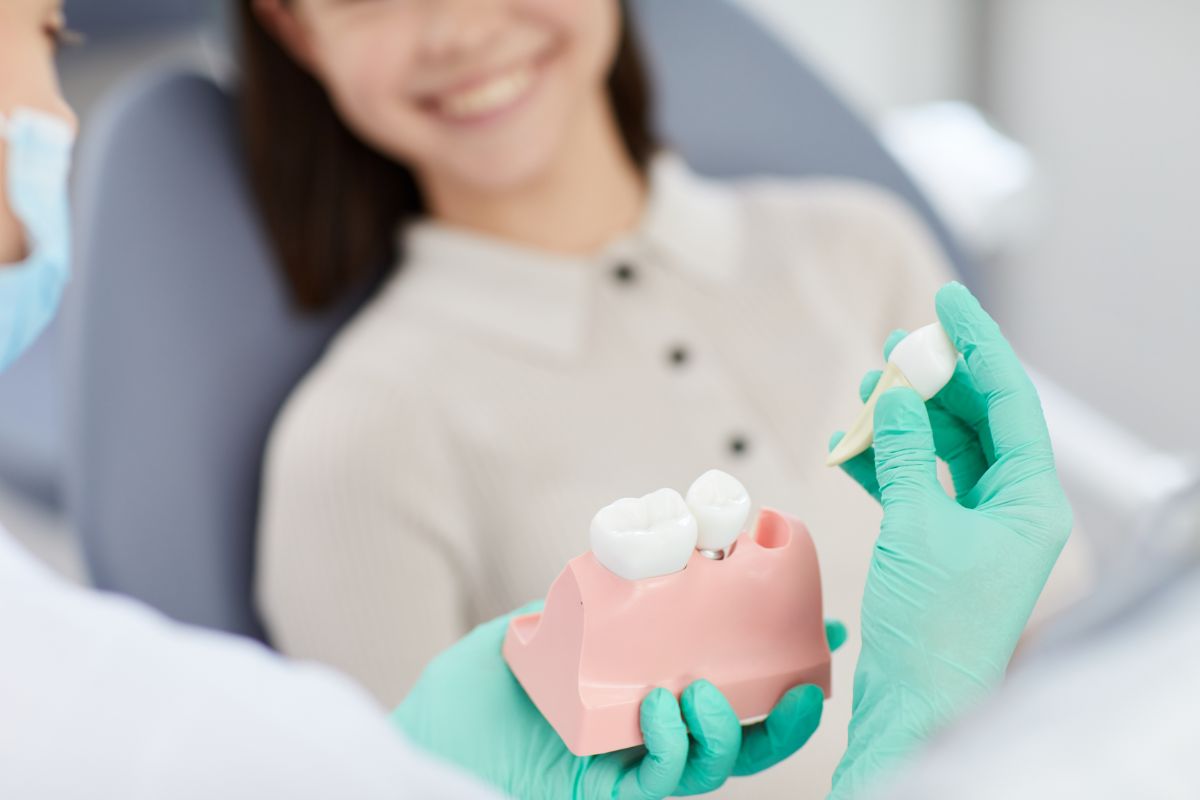 Dentist Explaining Tooth Extraction 2021 09 24 03 53 50 Utc