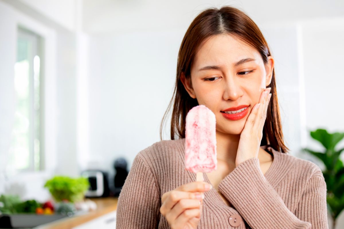 Asian Woman Has Gotten Tooth Sensitivity Before Ea 2022 09 15 21 18 16 Utc 1